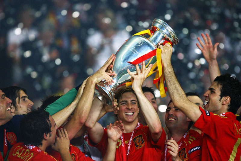 Spain lift Euro 2008